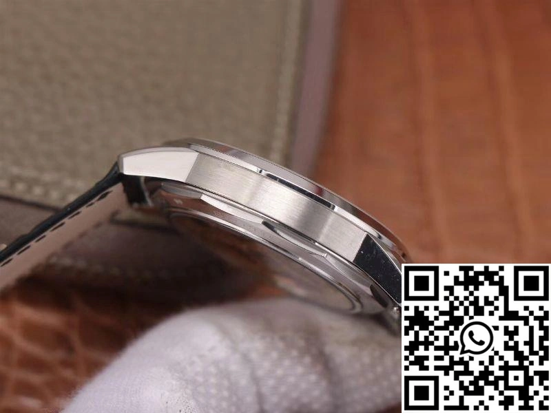 TravelReady 8F Factory Jaeger-LeCoultre Geophysic Univrsal Time 8102520 Stainless Steel 2056