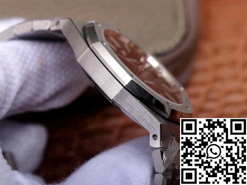 Compact Audemars Piguet Royal Oak 15400ST.OO.1220ST.01 ZF Factory Black Dial 90