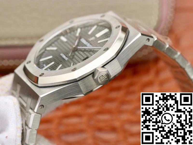 FreshLook Audemars Piguet Royal Oak 15400ST.OO.1220ST.04 JF Factory Black Dial 39