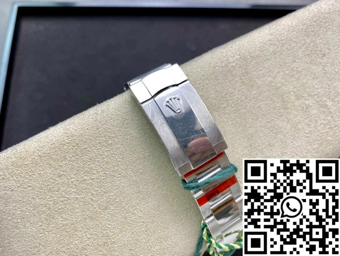 Versatile Rolex Datejust M126300-0001 VS Factory Blue Dial 755