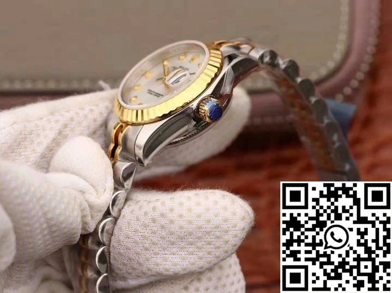 EyeCatching Rolex Lady Datejust 18K Gold 28MM Silver Dial 880