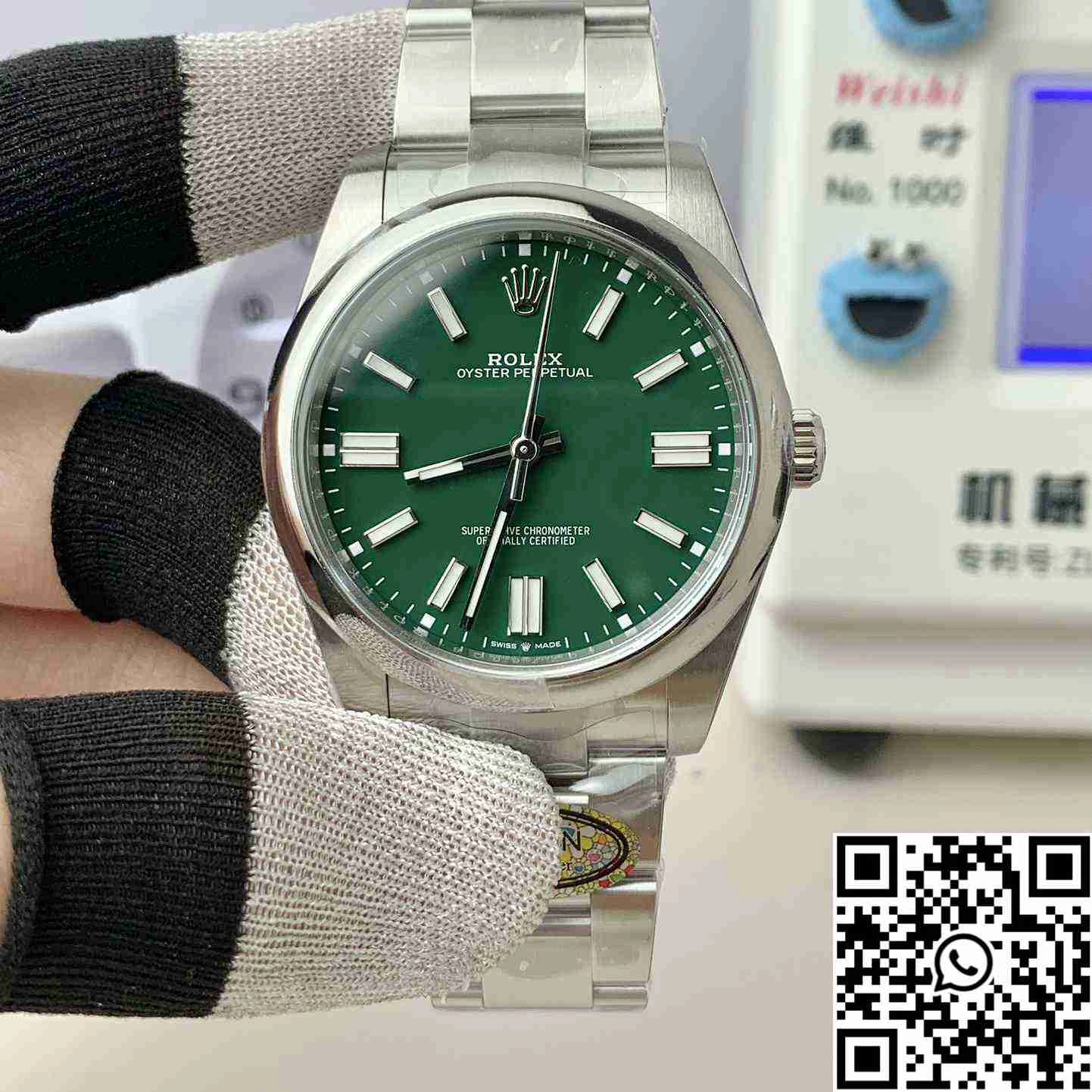 Rolex Oyster Perpetual M124300-0005 41MM Clean Factory Green Dial Classic 1295
