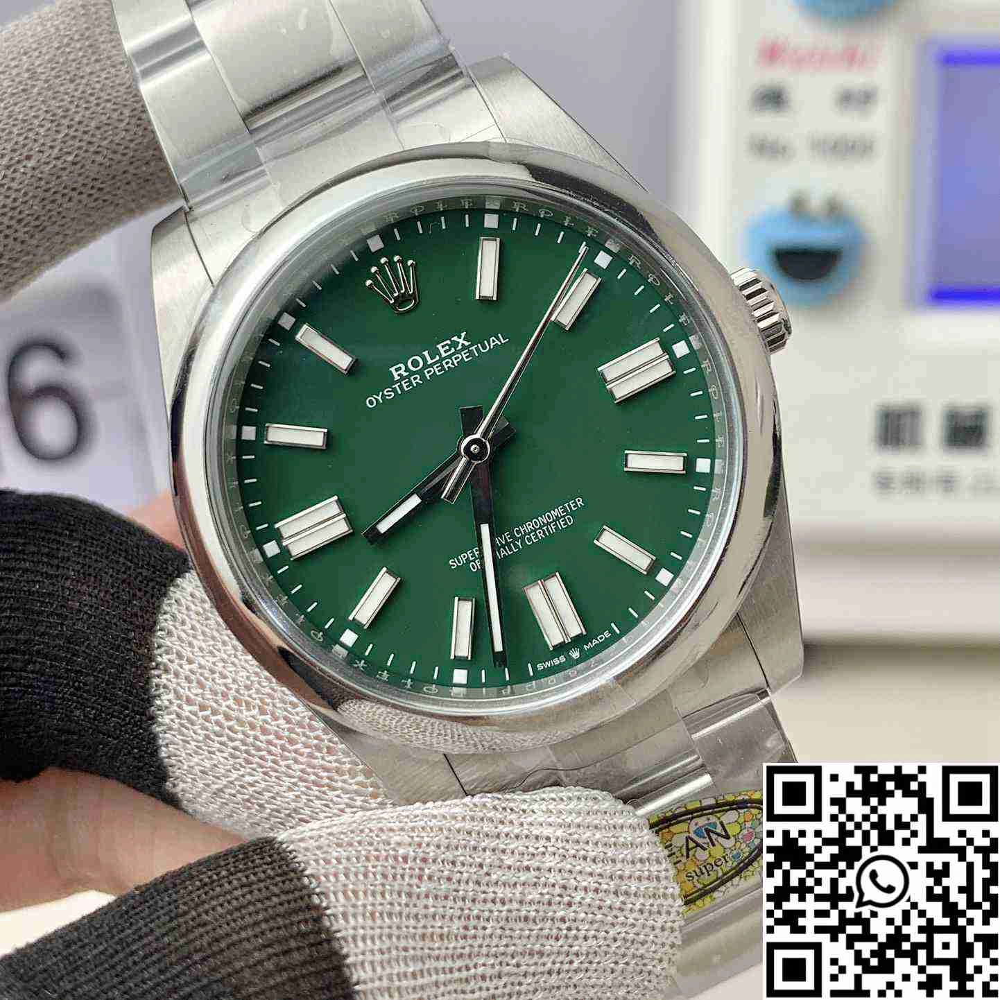 Rolex Oyster Perpetual M124300-0005 41MM Clean Factory Green Dial Classic 1295